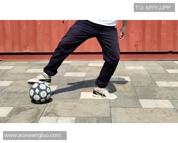 在街头偶遇足球明星的奇妙经历与感悟分享 在街头偶遇足球明星的奇妙经历与感悟分享